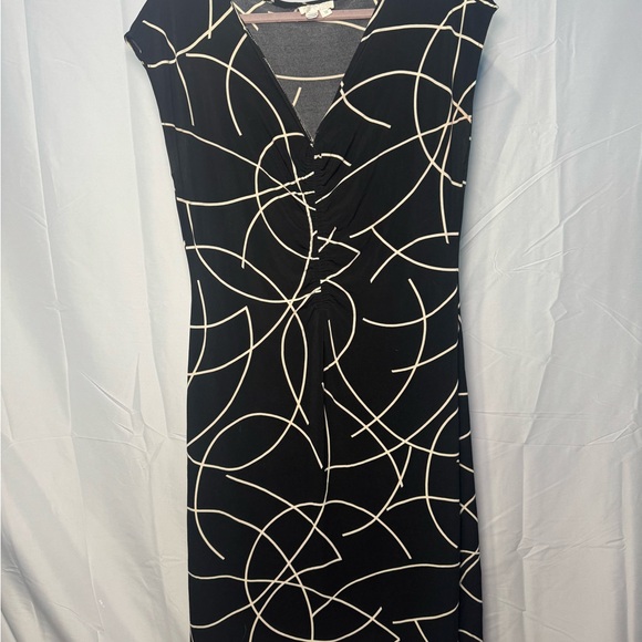 London Times Dresses & Skirts - London Times Black Dress with Cream Swirl Pattern Size 14